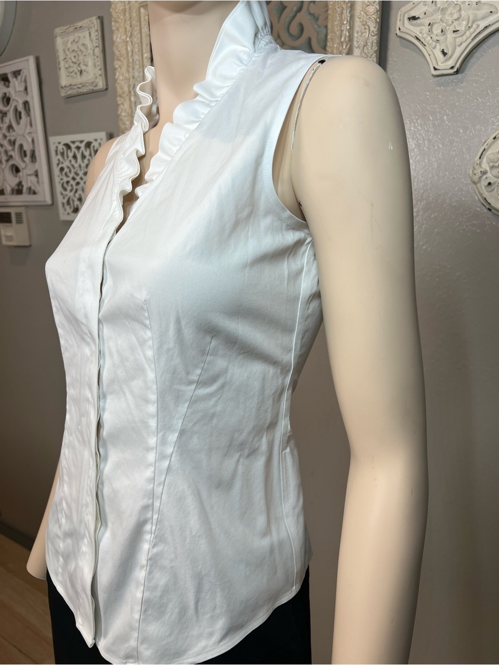 Brooks Brothers White Sleeveless Ruffled V-Neck Blouse - Picture 8 of 11